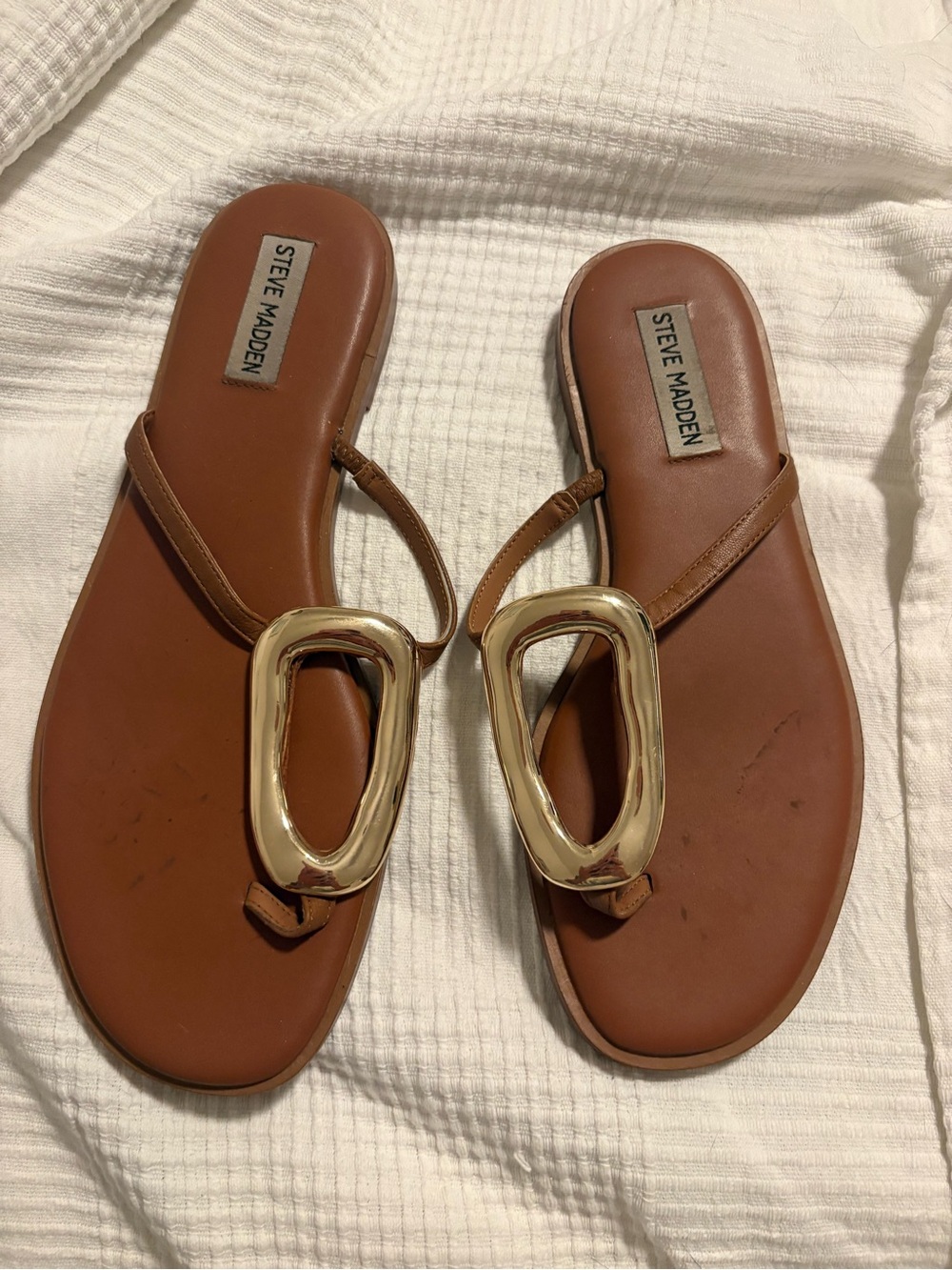 Steve Madden Tan Leather Toe-Ring Sandals with Gold Oval Accent